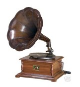 vintage,gramophone,music,phonograph-a8fb526379443f836cf07f827dccef75_h