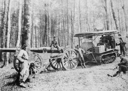 1280px-Artillery_tractor_in_France_Vosges_Spring_1915